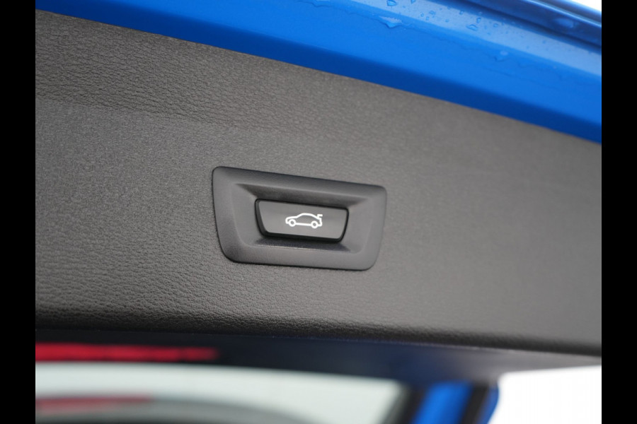 BMW X1 xDrive25e M Sport PHEV 221pk Dealer O.H | Trekhaak Afn. | Panodak | Camera | Sportstoelen & Sportstuur Verwarmd | Hifi Audio | Cruise Control | Sfeerverlichting | Navigatie | DAB | 19"L.M | Plug In Hybrid |