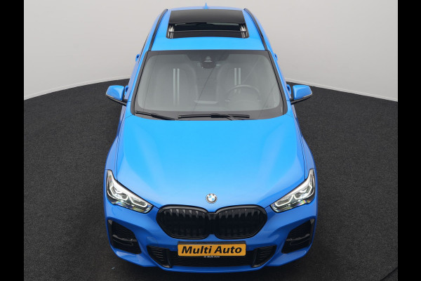 BMW X1 xDrive25e M Sport PHEV 221pk Dealer O.H | Trekhaak Afn. | Panodak | Camera | Sportstoelen & Sportstuur Verwarmd | Hifi Audio | Cruise Control | Sfeerverlichting | Navigatie | DAB | 19"L.M | Plug In Hybrid |