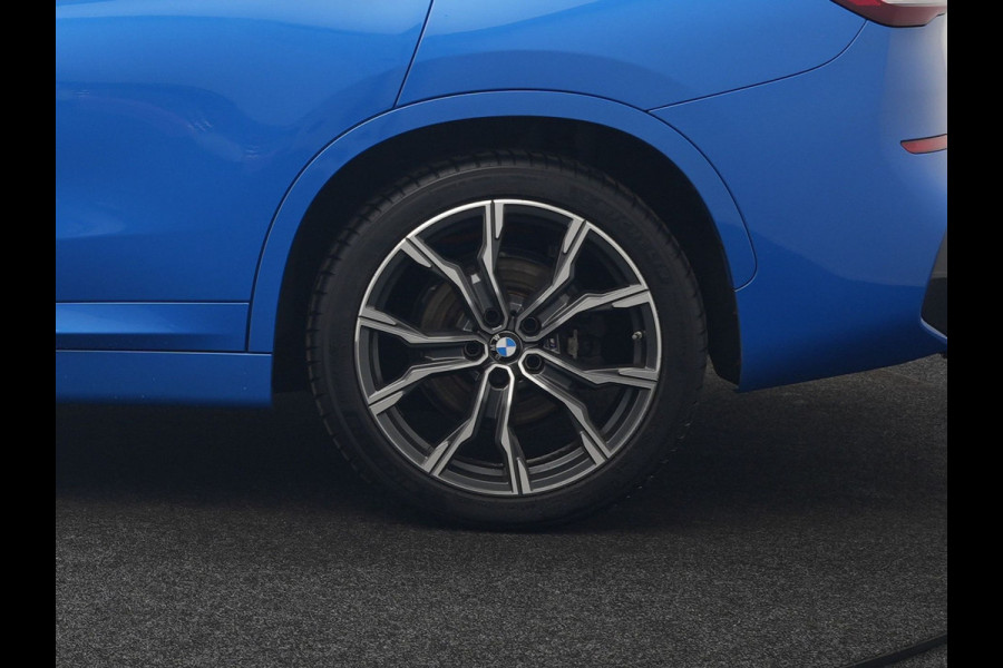 BMW X1 xDrive25e M Sport PHEV 221pk Dealer O.H | Trekhaak Afn. | Panodak | Camera | Sportstoelen & Sportstuur Verwarmd | Hifi Audio | Cruise Control | Sfeerverlichting | Navigatie | DAB | 19"L.M | Plug In Hybrid |