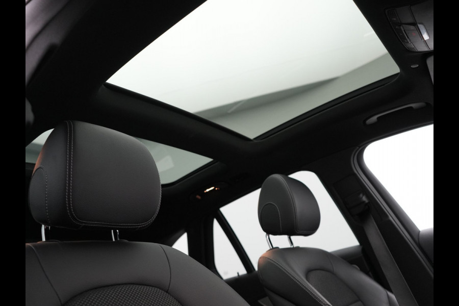 Mercedes-Benz GLC 300e 4MATIC Premium Plus PHEV 320pk Dealer O.H | Panodak | Trekhaak af Fabriek | Adaptive Cruise | Multibeam LED | 20" L.M | Apple Carplay | Sfeerverlichting | Camera | BLIS |