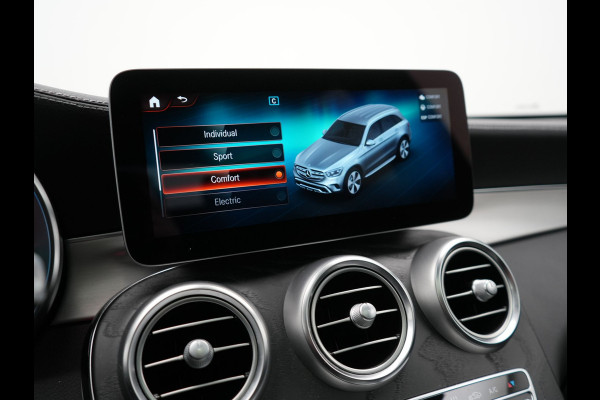 Mercedes-Benz GLC 300e 4MATIC Premium Plus PHEV 320pk Dealer O.H | Panodak | Trekhaak af Fabriek | Adaptive Cruise | Multibeam LED | 20" L.M | Apple Carplay | Sfeerverlichting | Camera | BLIS |