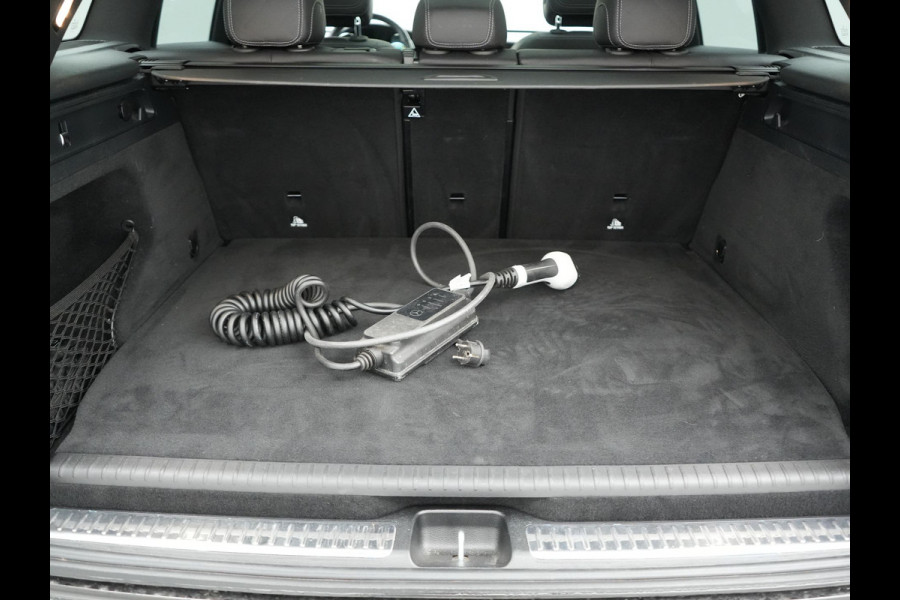 Mercedes-Benz GLC 300e 4MATIC Premium Plus PHEV 320pk Dealer O.H | Panodak | Trekhaak af Fabriek | Adaptive Cruise | Multibeam LED | 20" L.M | Apple Carplay | Sfeerverlichting | Camera | BLIS |