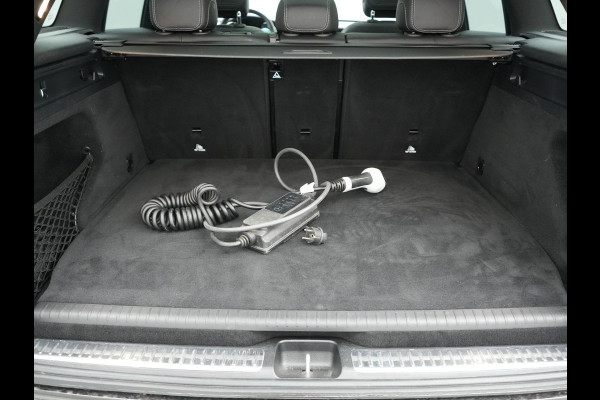 Mercedes-Benz GLC 300e 4MATIC Premium Plus PHEV 320pk Dealer O.H | Panodak | Trekhaak af Fabriek | Adaptive Cruise | Multibeam LED | 20" L.M | Apple Carplay | Sfeerverlichting | Camera | BLIS |