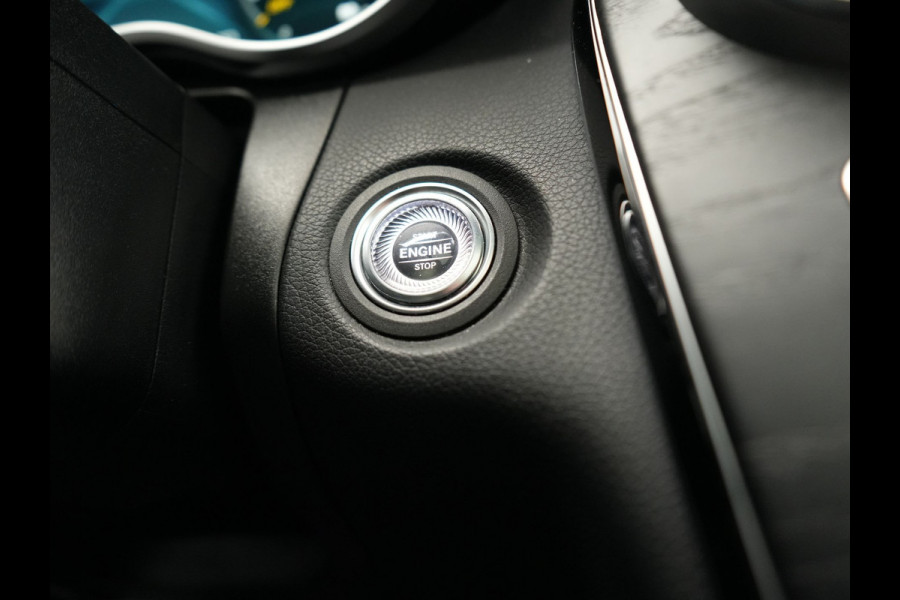 Mercedes-Benz GLC 300e 4MATIC Premium Plus PHEV 320pk Dealer O.H | Panodak | Trekhaak af Fabriek | Adaptive Cruise | Multibeam LED | 20" L.M | Apple Carplay | Sfeerverlichting | Camera | BLIS |