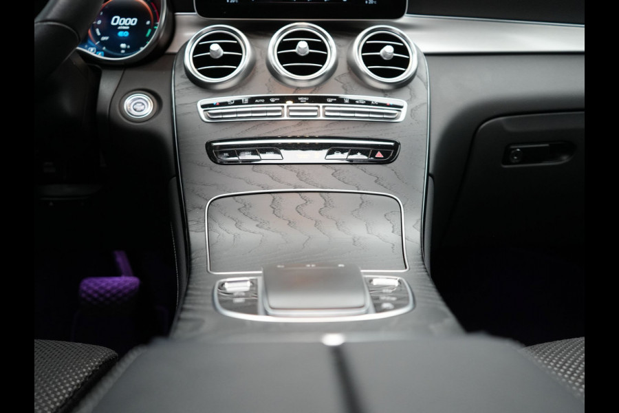 Mercedes-Benz GLC 300e 4MATIC Premium Plus PHEV 320pk Dealer O.H | Panodak | Trekhaak af Fabriek | Adaptive Cruise | Multibeam LED | 20" L.M | Apple Carplay | Sfeerverlichting | Camera | BLIS |