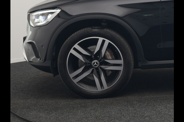 Mercedes-Benz GLC 300e 4MATIC Premium Plus PHEV 320pk Dealer O.H | Panodak | Trekhaak af Fabriek | Adaptive Cruise | Multibeam LED | 20" L.M | Apple Carplay | Sfeerverlichting | Camera | BLIS |