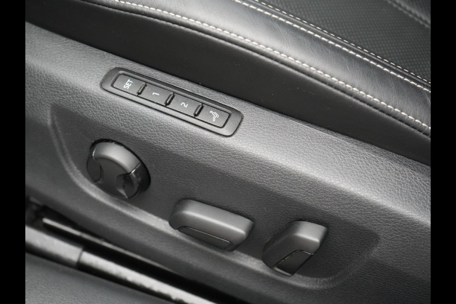 Škoda Superb Combi 1.4 TSI iV Laurin & Klement PHEV 218pk Dealer O.H. | Adaptive Cruise | 360 Camera | Canton Audio | Lederen Comfortstoelen Memory & Massage & Ventilatie | Sfeerverlichting | Stoelen & Stuur Verwarmd | Apple Carplay | Blis | Keyless | Plug In Hybrid |
