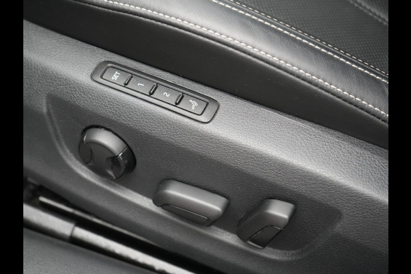 Škoda Superb Combi 1.4 TSI iV Laurin & Klement PHEV 218pk Dealer O.H. | Adaptive Cruise | 360 Camera | Canton Audio | Lederen Comfortstoelen Memory & Massage & Ventilatie | Sfeerverlichting | Stoelen & Stuur Verwarmd | Apple Carplay | Blis | Keyless | Plug In Hybrid |