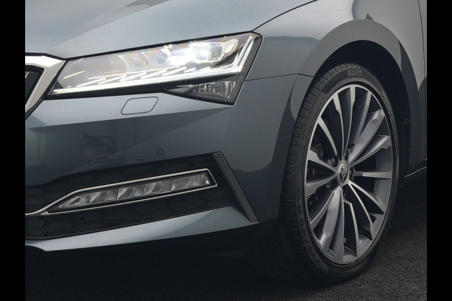 Škoda Superb Combi 1.4 TSI iV Laurin & Klement PHEV 218pk Dealer O.H. | Adaptive Cruise | 360 Camera | Canton Audio | Lederen Comfortstoelen Memory & Massage & Ventilatie | Sfeerverlichting | Stoelen & Stuur Verwarmd | Apple Carplay | Blis | Keyless | Plug In Hybrid |