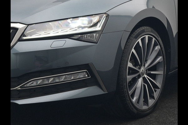Škoda Superb Combi 1.4 TSI iV Laurin & Klement PHEV 218pk Dealer O.H. | Adaptive Cruise | 360 Camera | Canton Audio | Lederen Comfortstoelen Memory & Massage & Ventilatie | Sfeerverlichting | Stoelen & Stuur Verwarmd | Apple Carplay | Blis | Keyless | Plug In Hybrid |
