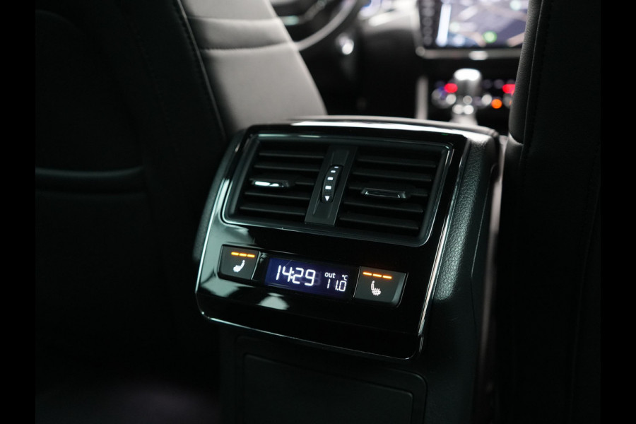 Škoda Superb Combi 1.4 TSI iV Laurin & Klement PHEV 218pk Dealer O.H. | Adaptive Cruise | 360 Camera | Canton Audio | Lederen Comfortstoelen Memory & Massage & Ventilatie | Sfeerverlichting | Stoelen & Stuur Verwarmd | Apple Carplay | Blis | Keyless | Plug In Hybrid |