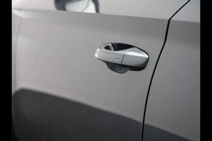 Škoda Superb Combi 1.4 TSI iV Laurin & Klement PHEV 218pk Dealer O.H. | Adaptive Cruise | 360 Camera | Canton Audio | Lederen Comfortstoelen Memory & Massage & Ventilatie | Sfeerverlichting | Stoelen & Stuur Verwarmd | Apple Carplay | Blis | Keyless | Plug In Hybrid |