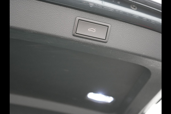 Škoda Superb Combi 1.4 TSI iV Laurin & Klement PHEV 218pk Dealer O.H. | Adaptive Cruise | 360 Camera | Canton Audio | Lederen Comfortstoelen Memory & Massage & Ventilatie | Sfeerverlichting | Stoelen & Stuur Verwarmd | Apple Carplay | Blis | Keyless | Plug In Hybrid |