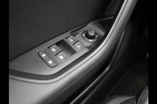 Škoda Superb Combi 1.4 TSI iV Laurin & Klement PHEV 218pk Dealer O.H. | Adaptive Cruise | 360 Camera | Canton Audio | Lederen Comfortstoelen Memory & Massage & Ventilatie | Sfeerverlichting | Stoelen & Stuur Verwarmd | Apple Carplay | Blis | Keyless | Plug In Hybrid |