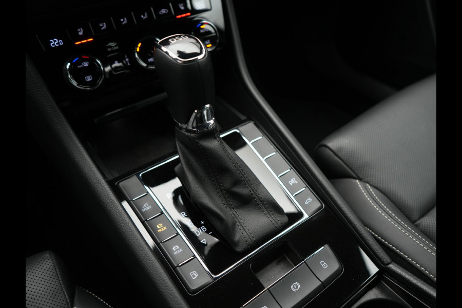 Škoda Superb Combi 1.4 TSI iV Laurin & Klement PHEV 218pk Dealer O.H. | Adaptive Cruise | 360 Camera | Canton Audio | Lederen Comfortstoelen Memory & Massage & Ventilatie | Sfeerverlichting | Stoelen & Stuur Verwarmd | Apple Carplay | Blis | Keyless | Plug In Hybrid |