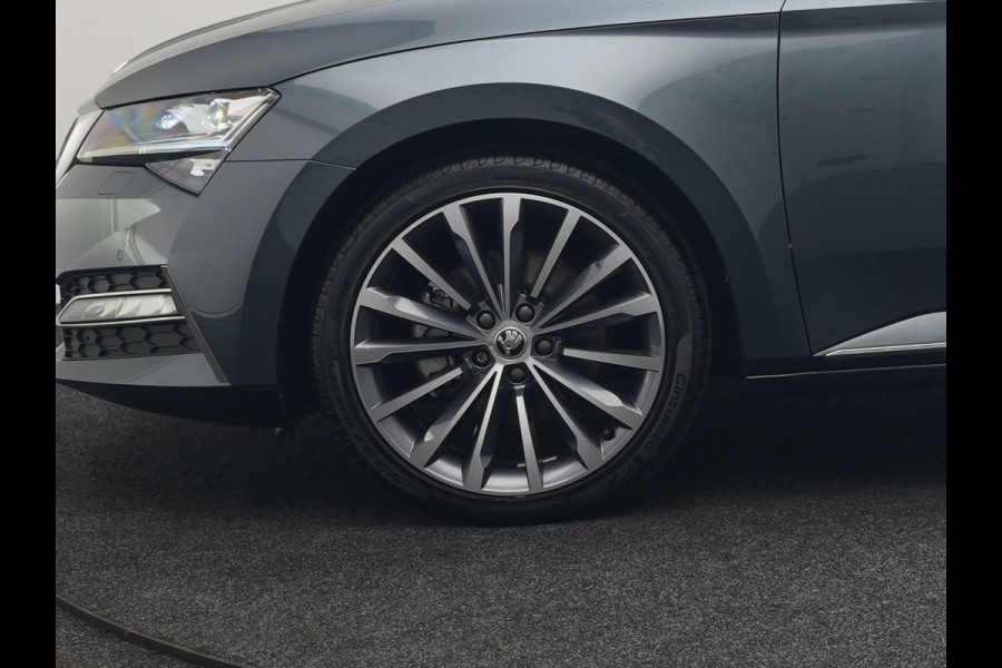 Škoda Superb Combi 1.4 TSI iV Laurin & Klement PHEV 218pk Dealer O.H. | Adaptive Cruise | 360 Camera | Canton Audio | Lederen Comfortstoelen Memory & Massage & Ventilatie | Sfeerverlichting | Stoelen & Stuur Verwarmd | Apple Carplay | Blis | Keyless | Plug In Hybrid |