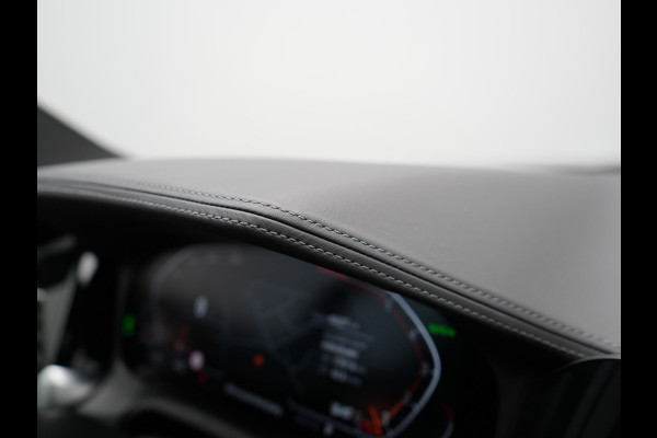 BMW 4 Serie Coupé 430i M Sport 245pk Dealer O.H Sanremo Green | Panodak | Lederen Competition Stoelen Memory & Verwarmd | Adaptive Onderstel | 360 Camera | Harman & Kardon | 19" L.M | Carbon | Apple Carplay | Navigatie | Blis | Virtual | DAB |