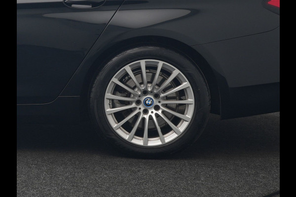 BMW 5 Serie Touring 520e Business Edition Plus PHEV 204pk Dealer O.H. | Head Up | Camera | Lederen Comfortstoelen Memory & Ventilatie | Apple Carplay | Blis | Virtual | Stoelverwarming | Navigatie | DAB | Plug In Hybrid |