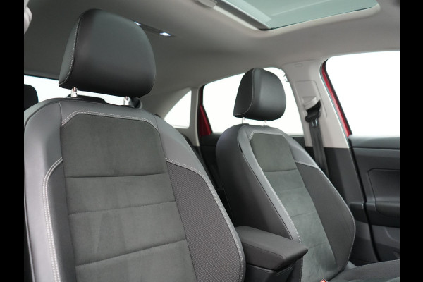 Volkswagen Taigo 1.0 TSI DSG Style 110pk Dealer O.H | Panodak | Camera | Adaptive Cruise | Alcantara Sportstoelen Verwarmd | IQ Light | IQ Drive | Keyless | Apple CarPlay | Navigatie | Virtual | DAB |