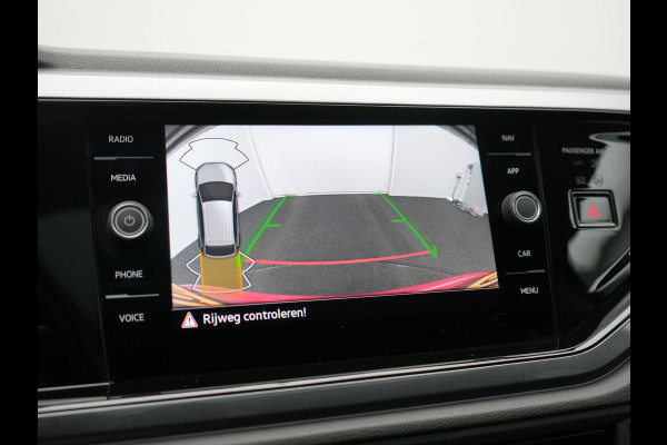 Volkswagen Taigo 1.0 TSI DSG Style 110pk Dealer O.H | Panodak | Camera | Adaptive Cruise | Alcantara Sportstoelen Verwarmd | IQ Light | IQ Drive | Keyless | Apple CarPlay | Navigatie | Virtual | DAB |