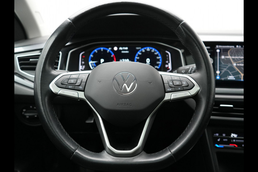 Volkswagen Taigo 1.0 TSI DSG Style 110pk Dealer O.H | Panodak | Camera | Adaptive Cruise | Alcantara Sportstoelen Verwarmd | IQ Light | IQ Drive | Keyless | Apple CarPlay | Navigatie | Virtual | DAB |