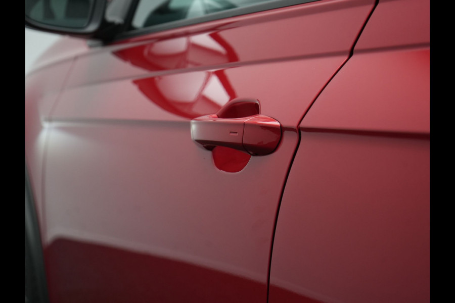 Volkswagen Taigo 1.0 TSI DSG Style 110pk Dealer O.H | Panodak | Camera | Adaptive Cruise | Alcantara Sportstoelen Verwarmd | IQ Light | IQ Drive | Keyless | Apple CarPlay | Navigatie | Virtual | DAB |