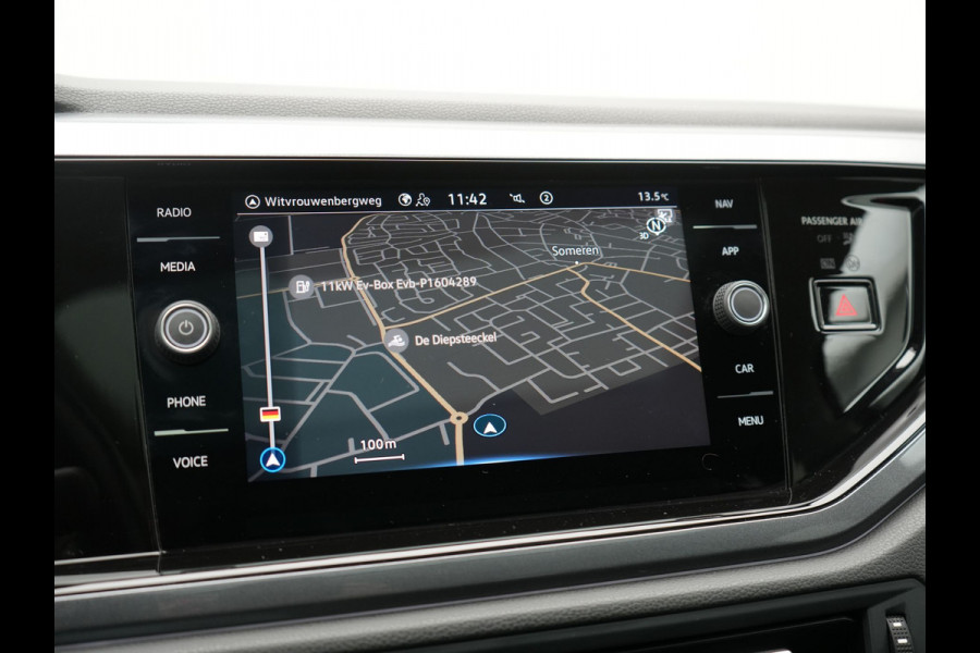 Volkswagen Taigo 1.0 TSI DSG Style 110pk Dealer O.H | Panodak | Camera | Adaptive Cruise | Alcantara Sportstoelen Verwarmd | IQ Light | IQ Drive | Keyless | Apple CarPlay | Navigatie | Virtual | DAB |