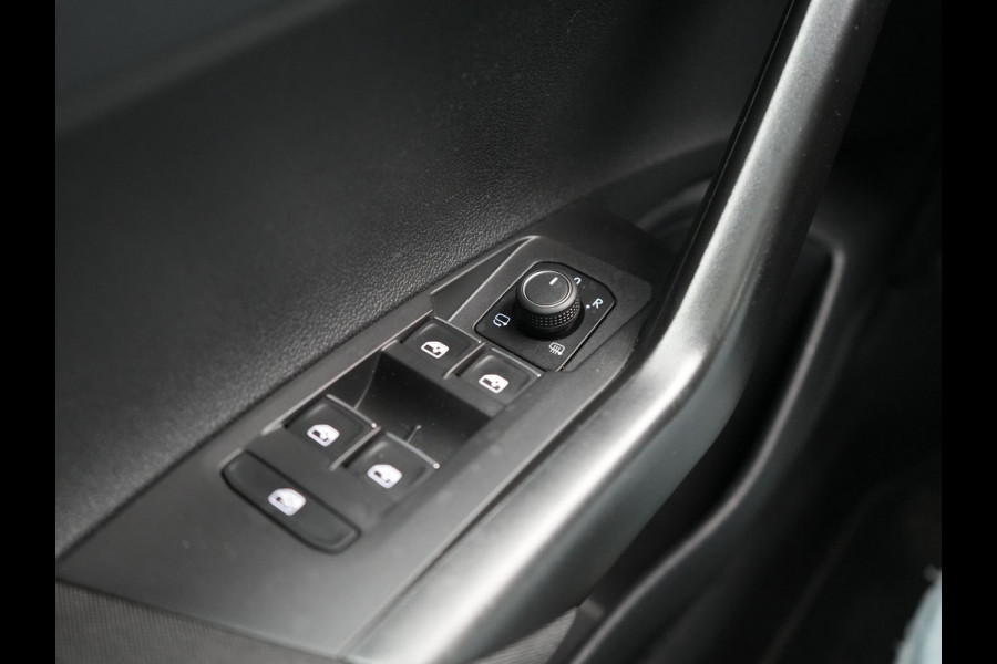 Volkswagen Taigo 1.0 TSI DSG Style 110pk Dealer O.H | Panodak | Camera | Adaptive Cruise | Alcantara Sportstoelen Verwarmd | IQ Light | IQ Drive | Keyless | Apple CarPlay | Navigatie | Virtual | DAB |