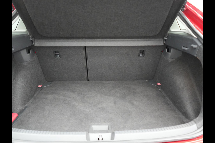 Volkswagen Taigo 1.0 TSI DSG Style 110pk Dealer O.H | Panodak | Camera | Adaptive Cruise | Alcantara Sportstoelen Verwarmd | IQ Light | IQ Drive | Keyless | Apple CarPlay | Navigatie | Virtual | DAB |