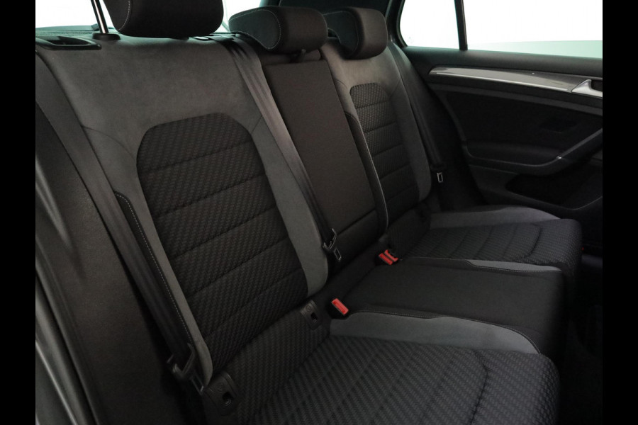 Volkswagen Golf 1.5 TSI Highline Business R 150pk DSG| Camera| Navi| 18'LM-velgen