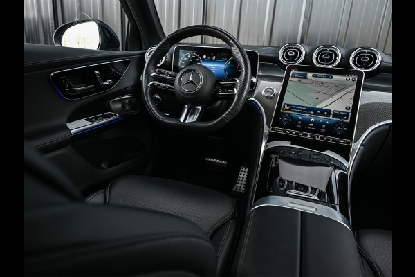 Mercedes-Benz GLC 300e 4MATIC AMG Line | Panoramadak | Burmester | Night pack | Head-up | 360 camera | Digital light | Keyless | Stoelverwarming | Ambiance interieur