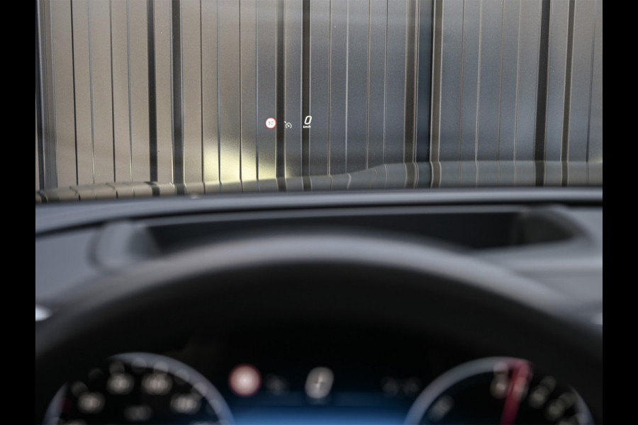 Mercedes-Benz GLC 300e 4MATIC AMG Line | Panoramadak | Burmester | Night pack | Head-up | 360 camera | Digital light | Keyless | Stoelverwarming | Ambiance interieur