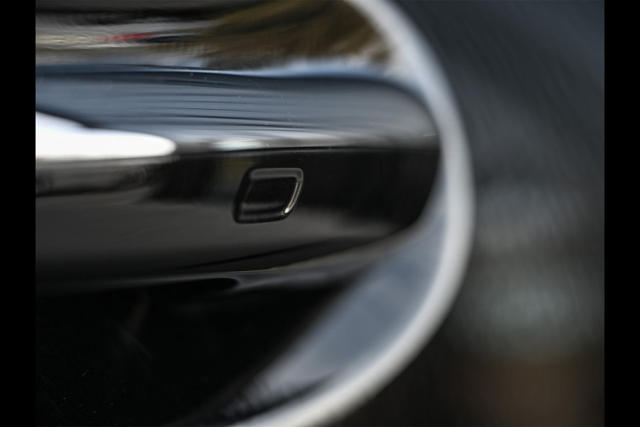 Mercedes-Benz GLC 300e 4MATIC AMG Line | Panoramadak | Burmester | Night pack | Head-up | 360 camera | Digital light | Keyless | Stoelverwarming | Ambiance interieur
