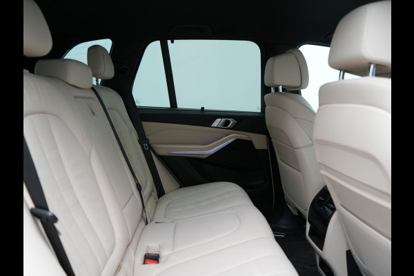BMW X5 xDrive45e X Line PHEV 395pk Dealer O.H. | Trekhaak Af Fabriek | Luchtvering | Adaptive Cruise | Head Up | 360 Camera | Adaptief Onderstel | Laser LED | Lederen Sportstoelen Memory & Verwarmd | Sfeerverlichting | Keyless | Plug In H