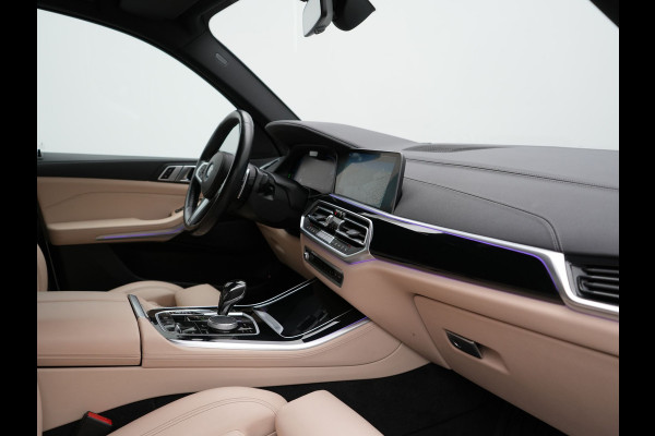 BMW X5 xDrive45e X Line PHEV 395pk Dealer O.H. | Trekhaak Af Fabriek | Luchtvering | Adaptive Cruise | Head Up | 360 Camera | Adaptief Onderstel | Laser LED | Lederen Sportstoelen Memory & Verwarmd | Sfeerverlichting | Keyless | Plug In H