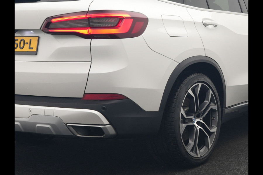 BMW X5 xDrive45e X Line PHEV 395pk Dealer O.H. | Trekhaak Af Fabriek | Luchtvering | Adaptive Cruise | Head Up | 360 Camera | Adaptief Onderstel | Laser LED | Lederen Sportstoelen Memory & Verwarmd | Sfeerverlichting | Keyless | Plug In H