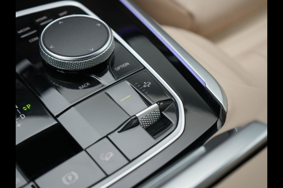 BMW X5 xDrive45e X Line PHEV 395pk Dealer O.H. | Trekhaak Af Fabriek | Luchtvering | Adaptive Cruise | Head Up | 360 Camera | Adaptief Onderstel | Laser LED | Lederen Sportstoelen Memory & Verwarmd | Sfeerverlichting | Keyless | Plug In H