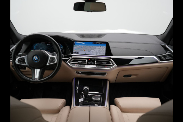 BMW X5 xDrive45e X Line PHEV 395pk Dealer O.H. | Trekhaak Af Fabriek | Luchtvering | Adaptive Cruise | Head Up | 360 Camera | Adaptief Onderstel | Laser LED | Lederen Sportstoelen Memory & Verwarmd | Sfeerverlichting | Keyless | Plug In H