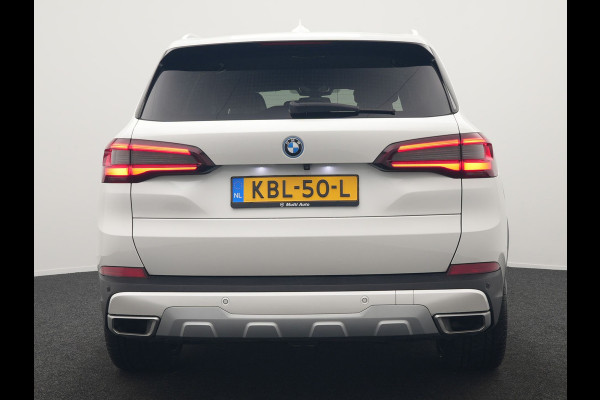 BMW X5 xDrive45e X Line PHEV 395pk Dealer O.H. | Trekhaak Af Fabriek | Luchtvering | Adaptive Cruise | Head Up | 360 Camera | Adaptief Onderstel | Laser LED | Lederen Sportstoelen Memory & Verwarmd | Sfeerverlichting | Keyless | Plug In H