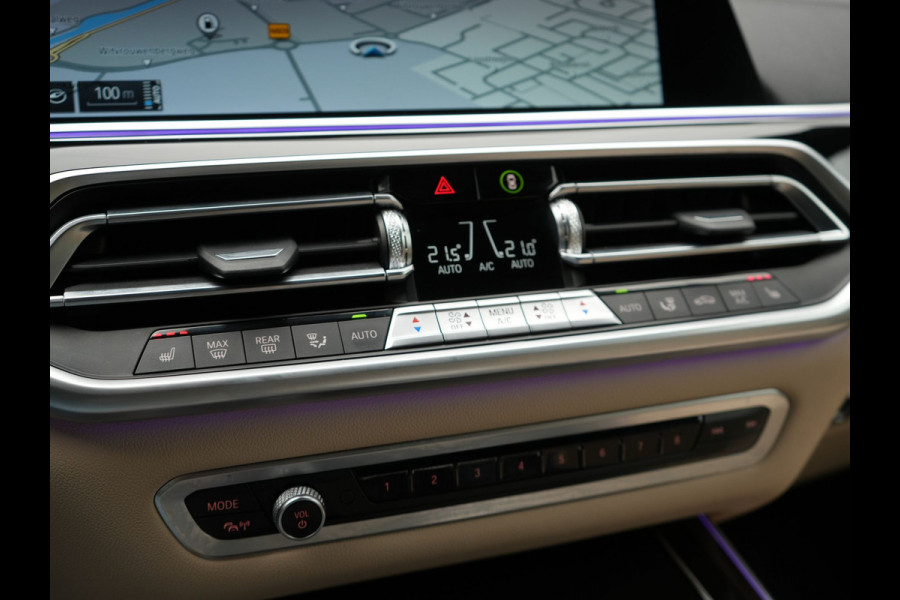 BMW X5 xDrive45e X Line PHEV 395pk Dealer O.H. | Trekhaak Af Fabriek | Luchtvering | Adaptive Cruise | Head Up | 360 Camera | Adaptief Onderstel | Laser LED | Lederen Sportstoelen Memory & Verwarmd | Sfeerverlichting | Keyless | Plug In H