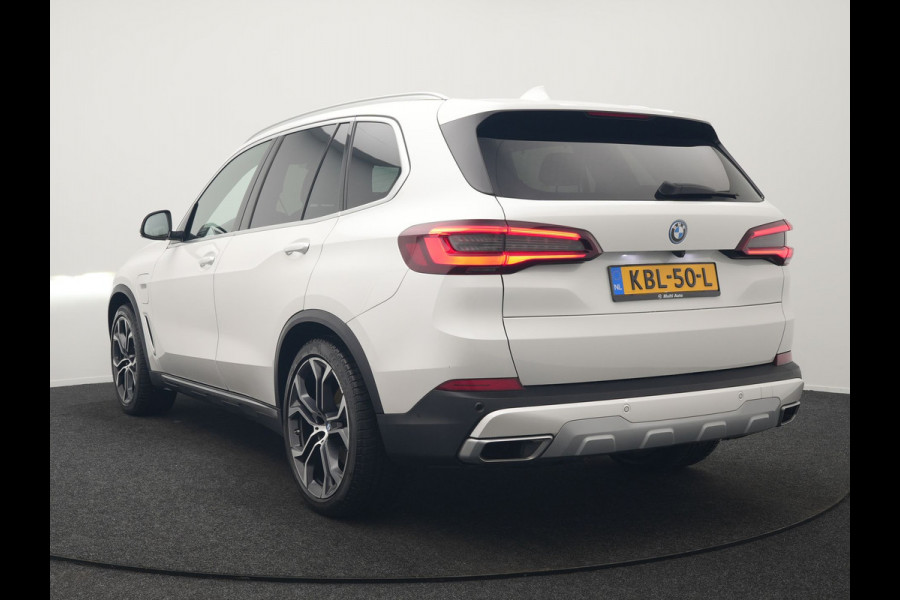 BMW X5 xDrive45e X Line PHEV 395pk Dealer O.H. | Trekhaak Af Fabriek | Luchtvering | Adaptive Cruise | Head Up | 360 Camera | Adaptief Onderstel | Laser LED | Lederen Sportstoelen Memory & Verwarmd | Sfeerverlichting | Keyless | Plug In H
