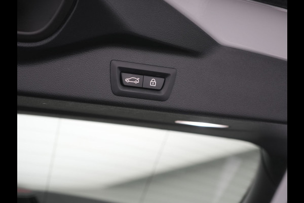 BMW X5 xDrive45e X Line PHEV 395pk Dealer O.H. | Trekhaak Af Fabriek | Luchtvering | Adaptive Cruise | Head Up | 360 Camera | Adaptief Onderstel | Laser LED | Lederen Sportstoelen Memory & Verwarmd | Sfeerverlichting | Keyless | Plug In H