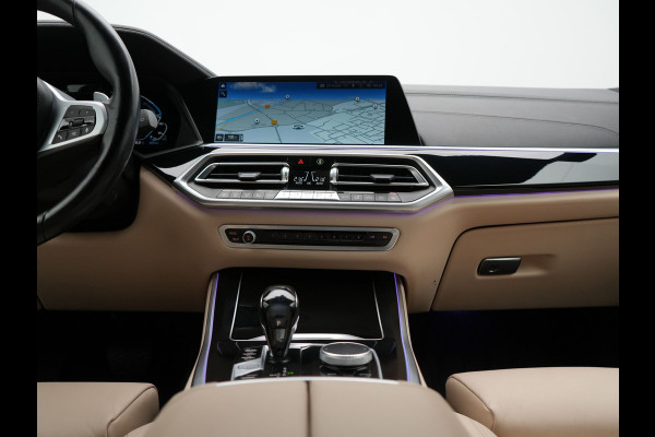 BMW X5 xDrive45e X Line PHEV 395pk Dealer O.H. | Trekhaak Af Fabriek | Luchtvering | Adaptive Cruise | Head Up | 360 Camera | Adaptief Onderstel | Laser LED | Lederen Sportstoelen Memory & Verwarmd | Sfeerverlichting | Keyless | Plug In H