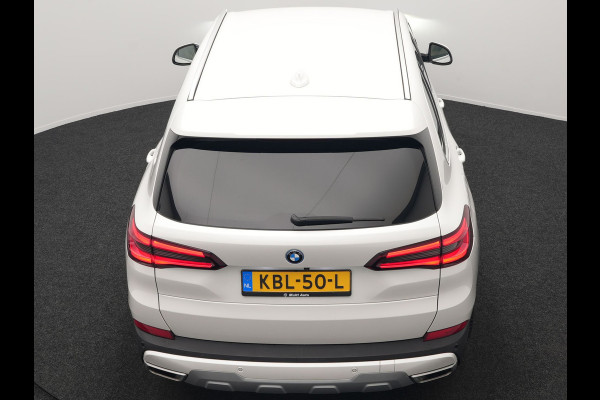 BMW X5 xDrive45e X Line PHEV 395pk Dealer O.H. | Trekhaak Af Fabriek | Luchtvering | Adaptive Cruise | Head Up | 360 Camera | Adaptief Onderstel | Laser LED | Lederen Sportstoelen Memory & Verwarmd | Sfeerverlichting | Keyless | Plug In H