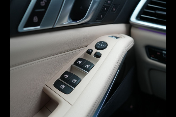 BMW X5 xDrive45e X Line PHEV 395pk Dealer O.H. | Trekhaak Af Fabriek | Luchtvering | Adaptive Cruise | Head Up | 360 Camera | Adaptief Onderstel | Laser LED | Lederen Sportstoelen Memory & Verwarmd | Sfeerverlichting | Keyless | Plug In H