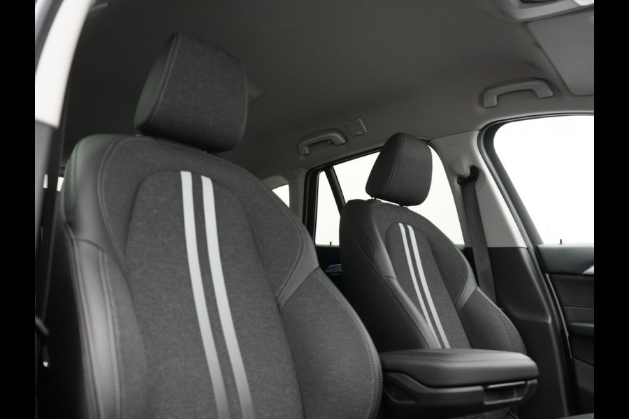 BMW X1 xDrive25e Sportline PHEV 221pk Dealer O.H. | Trekhaak Afn. | Camera | Sportstoelen Memory & Verwarmd | Keyless | Sfeerverlichting | Adaptive LED | Cruise Control | Navigatie | DAB |  Plug In Hybrid