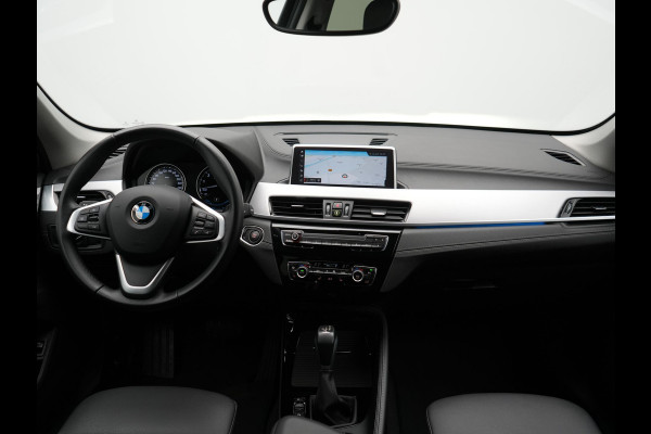 BMW X1 xDrive25e Sportline PHEV 221pk Dealer O.H. | Trekhaak Afn. | Camera | Sportstoelen Memory & Verwarmd | Keyless | Sfeerverlichting | Adaptive LED | Cruise Control | Navigatie | DAB |  Plug In Hybrid