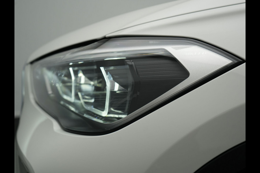 BMW X1 xDrive25e Sportline PHEV 221pk Dealer O.H. | Trekhaak Afn. | Camera | Sportstoelen Memory & Verwarmd | Keyless | Sfeerverlichting | Adaptive LED | Cruise Control | Navigatie | DAB |  Plug In Hybrid