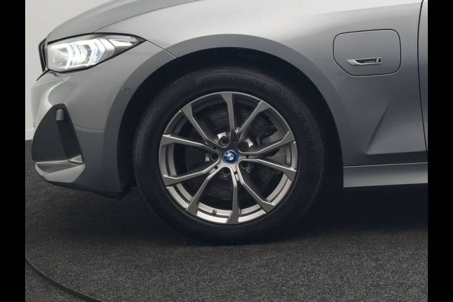 BMW 3 Serie Touring 320e Sportline FACELIFT PHEV Dealer O.H | Panodak | Widescreen Navi | Harman Kardon | Camera | Keyless | Stuurverwarming | Apple Carplay | BLIS | Plug In Hybrid
