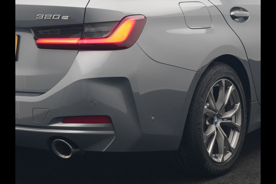 BMW 3 Serie Touring 320e Sportline FACELIFT PHEV Dealer O.H | Panodak | Widescreen Navi | Harman Kardon | Camera | Keyless | Stuurverwarming | Apple Carplay | BLIS | Plug In Hybrid
